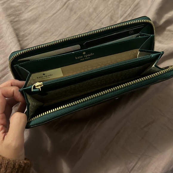 SOLD. emerald green kate spade wallet. LIKE NEW. EXCELLENT CONDITION!! - Picture 2 of 2